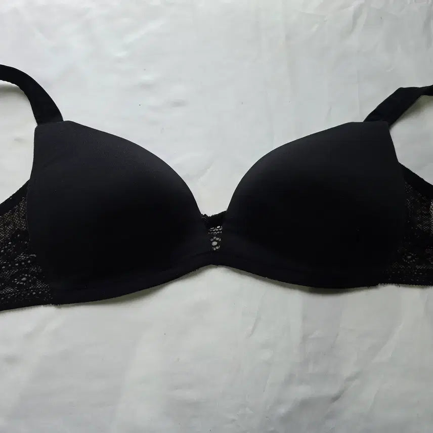 [BUNJANG] Black Lace Wing Mold Bra - B Cup / (중고) 블랙 레이스 윙 몰드 브래지어 B컵