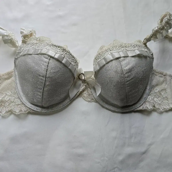 [BUNJANG] Silver Lace Charm Point Bra B Cup (Used) / (중고) 실버 레이스 참 포인트 브래지어 B컵