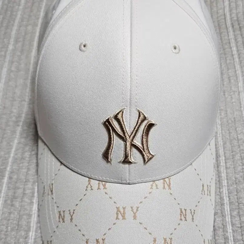 [BUNJANG] MLB Yankees Monogram Ball Cap Beige / MLB 양키스 모노그램 볼캡 베이지