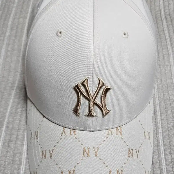 [BUNJANG] MLB Yankees Monogram Ball Cap Beige / MLB 양키스 모노그램 볼캡 베이지