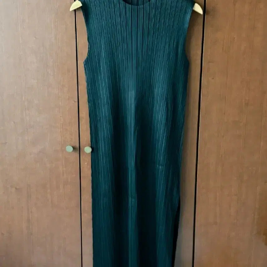 [BUNJANG] Pleated Black Sleeveless Long Dress / 플리츠 블랙 롱 원피스