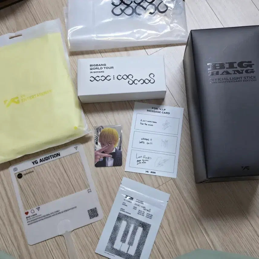 [BUNJANG] Bigbang 20th Anniversary Lightstick + Membership Kit + First Concert Raincoat / 빅뱅 20주년 응원봉+멤버십키트+첫콘우비