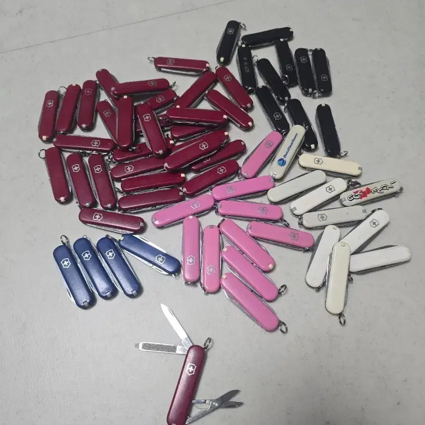 [BUNJANG] Victorinox Classic SD Mini Multitool / 빅토리녹스 미니툴 1개 가격 클래식 SD