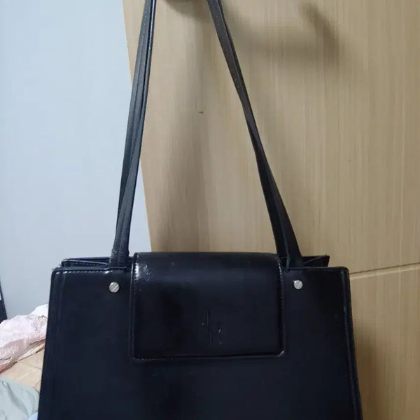 [BUNJANG] Leatherie Bolted Square Shoulder Bag / 레더리 볼티드 스퀘어 숄더백