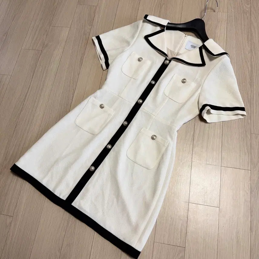 [BUNJANG] Johnny Hates Jazz Ivory Sailor Collar Pearl Button Mini Dress / 쟈니헤잇재즈 포켓 미니 드레스 아이보리 세일러 배색 라인 진주 단추 세라 빅카라 원피스