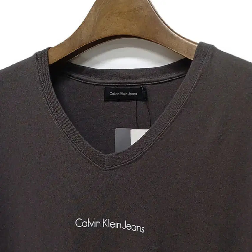 [BUNJANG] Calvin Klein V-Neck T-Shirt - L / (일본매장판.새제품)캘빈클라인  브이넥 티셔츠 L