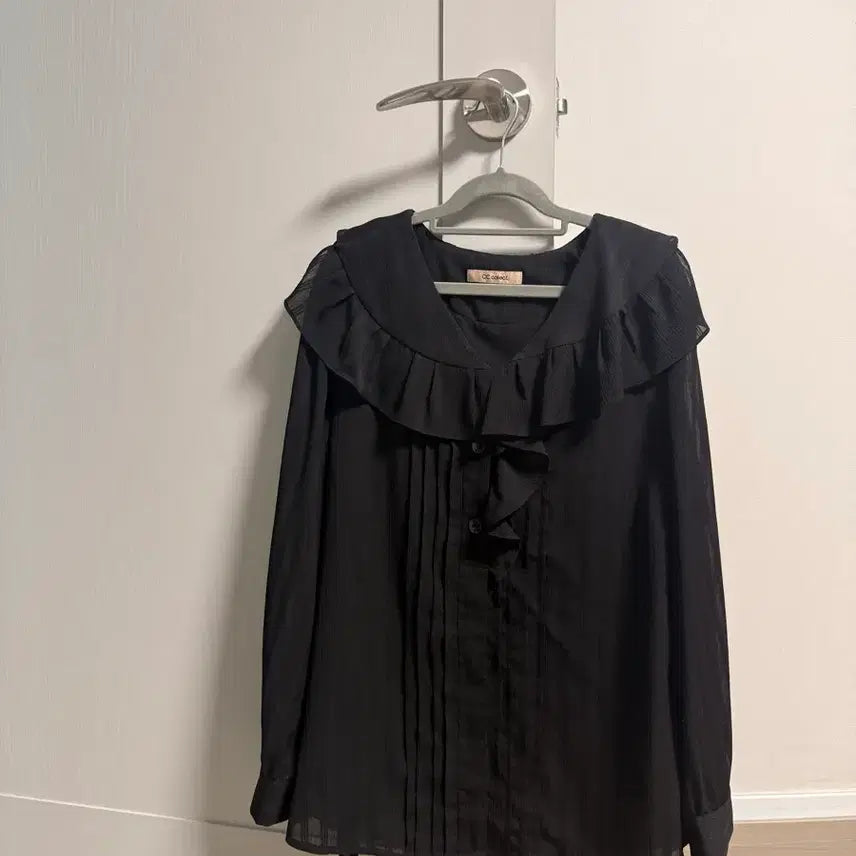 [BUNJANG] CC Collect Black Frill Blouse / 씨씨콜렉트 프릴 블라우스 1+2