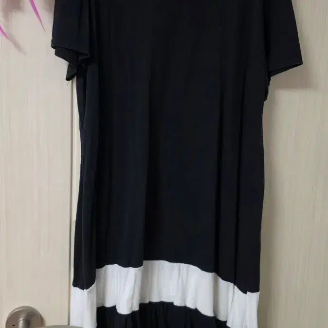 [BUNJANG] Black and White Color Block Ruffle Dress / 블랙 화이트 배색 프릴 원피스