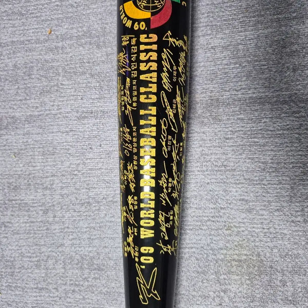 [BUNJANG] WBC 2009 Runner-Up Commemorative Signed Baseball Bat (Wood) / 야구 사인배트 팝니다(WBC2009 준우승기념)