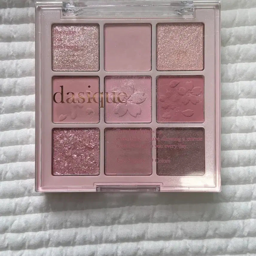 [BUNJANG] Dasique Romantic Blossom Palette Eyeshadow / 데이지크 로맨틱 블라썸 팔레트 쉐도우 판매