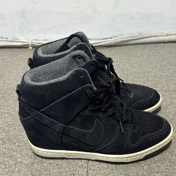 [BUNJANG] Nike Dunk Sky High Essential Suede Wedge / (245)나이키 덩크 스카이하이 에센셜 스웨이드 웨지