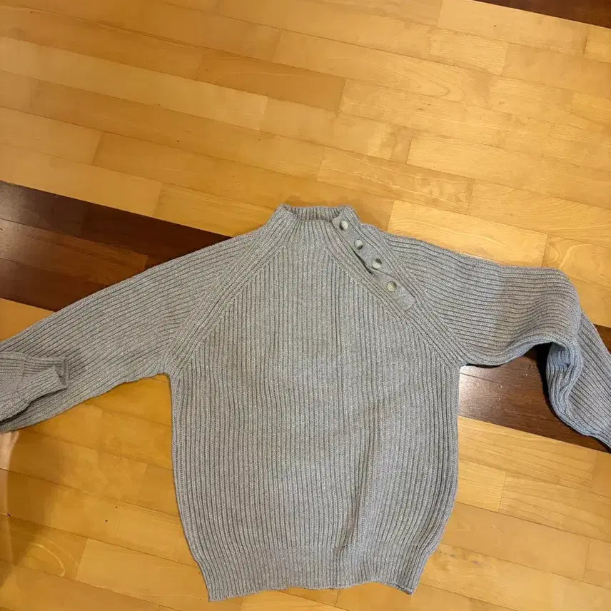 [BUNJANG] Gray Button Detail Knit Sweater / 니트 그레이 버튼 디테일