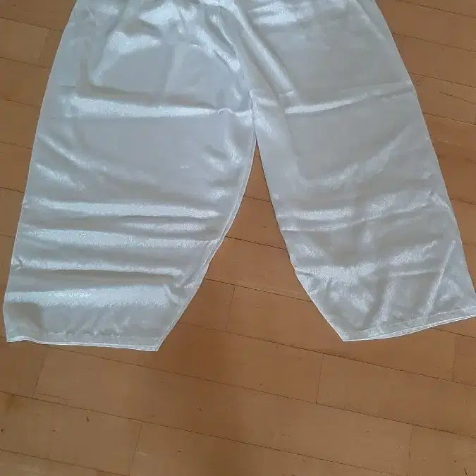 [BUNJANG] White Undershorts / 속옷 인조바지