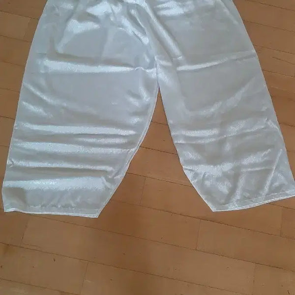 [BUNJANG] White Undershorts / 속옷 인조바지
