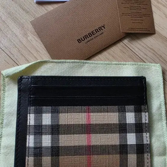 [BUNJANG] Burberry Nova Check Clip Card Holder / 버버리 클립형 카드지갑(새상품급)