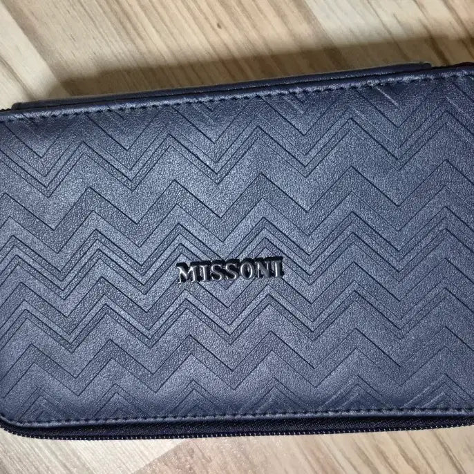 [BUNJANG] Missoni x Delta Air Lines Leather Pouch Navy / 미쏘니 델타항공 파우치 네이비