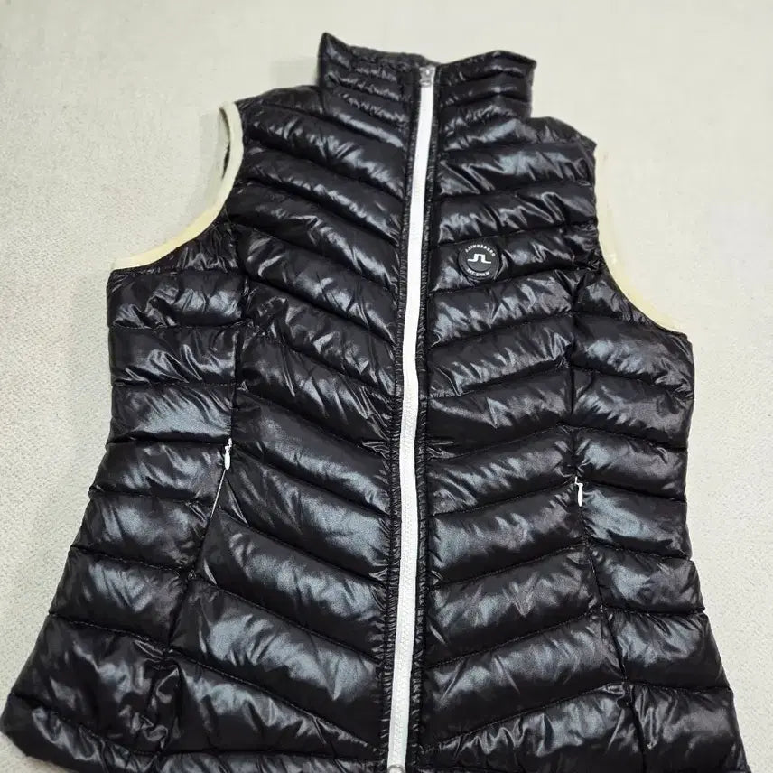 [BUNJANG] J.LINDEBERG Lightweight Padded Vest Black / 85)J.LINDEBERG  린드버그 경량 패딩 베스트 블랙