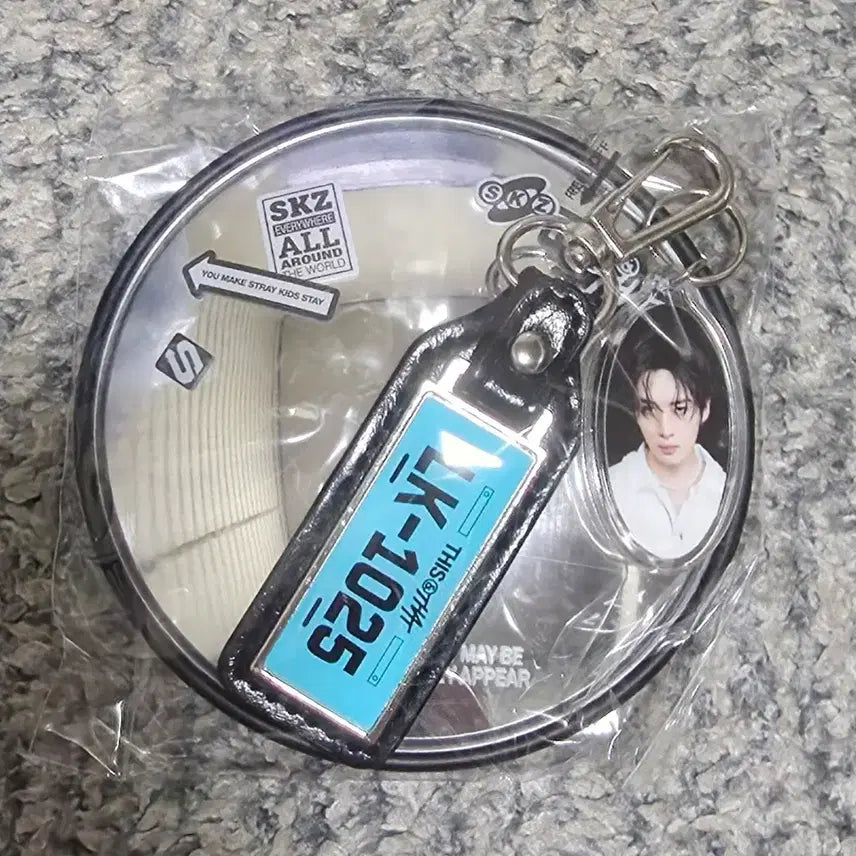 [BUNJANG] Stray Kids Lee Know This & That Truck Keychain & Hand Mirror / 스트레이키즈 리노 This & That 트럭 키링 & 거울
