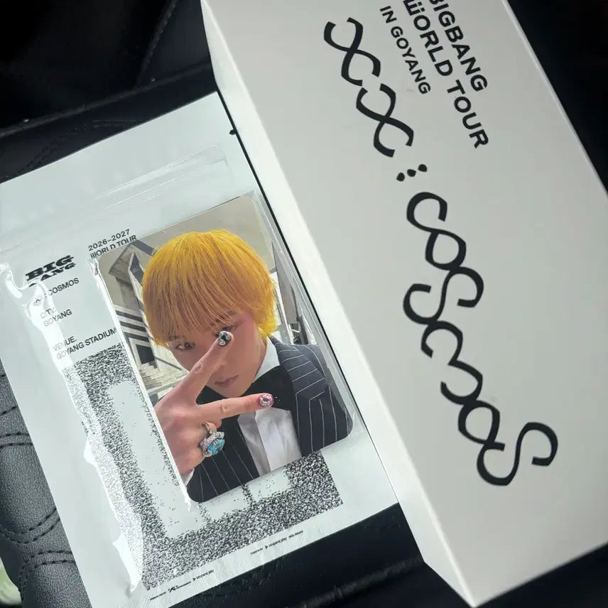 [BUNJANG] BIGBANG World Tour VIP Membership Goods Set / 빅뱅콘서트 vip 맴버십 팬존 굿즈 모두 포함 미개봉 (우비 슬로건 포함) 중콘