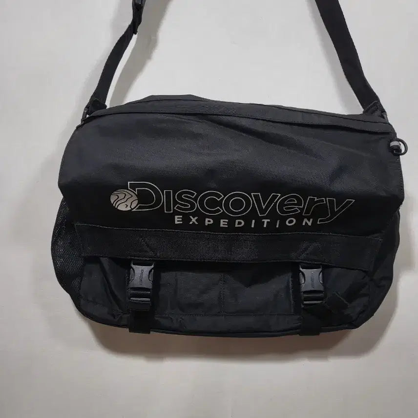 [BUNJANG] Discovery Expedition Black Messenger Bag / 디스커버리 익스페디션 블랙 메신저백 정품 남녀공용