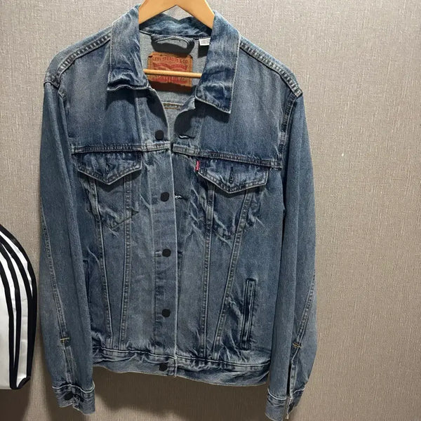 [BUNJANG] Levi's 3rd Denim Jacket (Light Washed) Size 100 / 리바이스 3rd 데님 자켓(라이트 워시드) 100