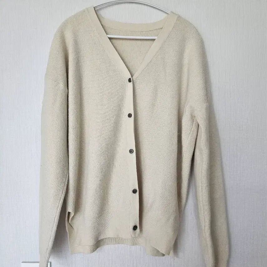 [BUNJANG] Beige V-Neck Cardigan / 베이지색 브이넥 가디건