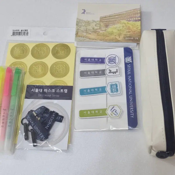 [BUNJANG] Seoul National University Merchandise Set / 서울대학교 굿즈 세트 (스티커, 마스크 스트랩, 필통 등)