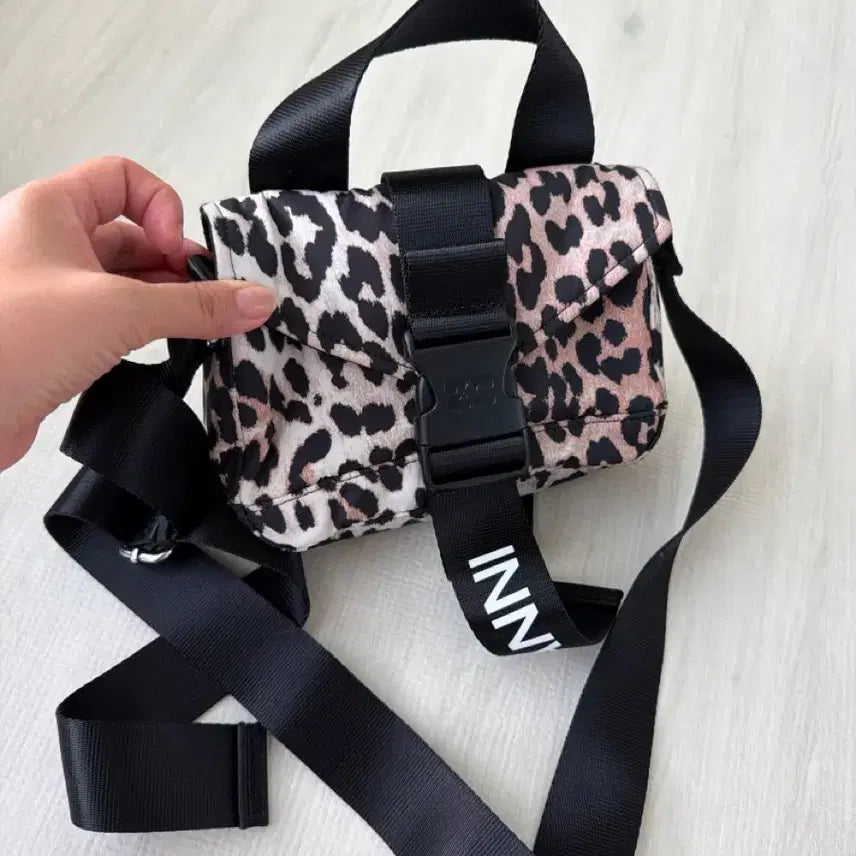 [BUNJANG] GANNI Leopard Print Shoulder Bag / 정품가니숄더백
