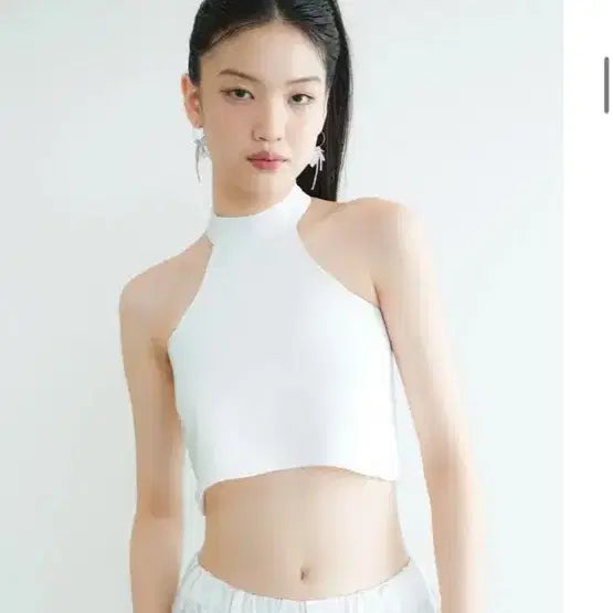 [BUNJANG] Lovey White Sleeveless Halterneck Top / 러뷰이 화이트 맨소매 홀터넥