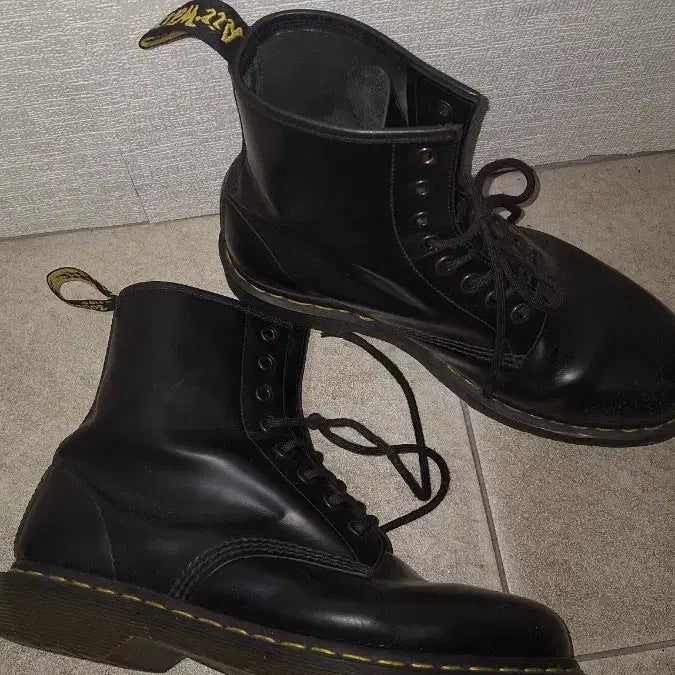 [BUNJANG] Dr. Martens 1460 8-Eye Black Boots / 닥터마틴 1460 8홀 블랙 워커 부츠