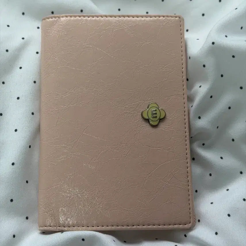 [BUNJANG] Minuit Mint Daisy Passport Wallet Pink / 미닛뮤트 데이지 여권 지갑 핑크