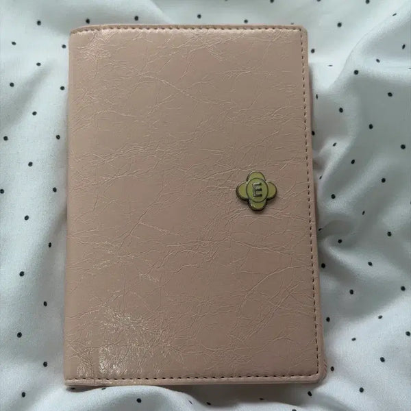 [BUNJANG] Minuit Mint Daisy Passport Wallet Pink / 미닛뮤트 데이지 여권 지갑 핑크
