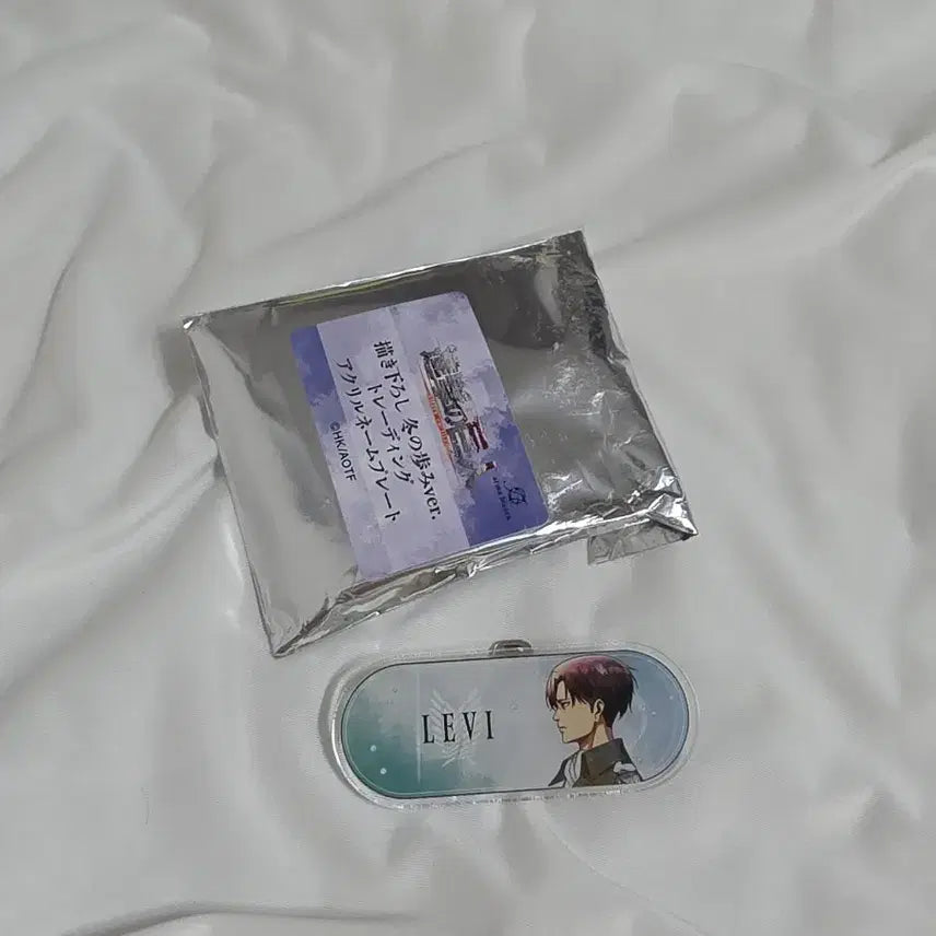 [BUNJANG] Attack on Titan Levi Acrylic Name Tag / [새상품] 진격의거인 진격거 리바이 아크릴 명찰
