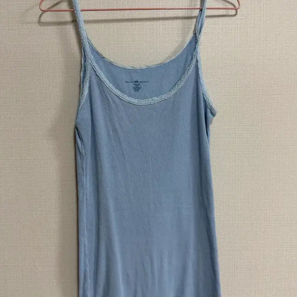 [BUNJANG] Brandy Melville Light Blue Lace Camisole / 브랜디멜빌 하늘색 레이스 끈나시 슬리브리스