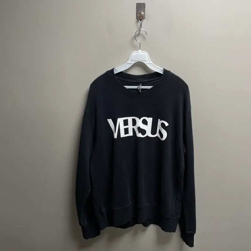 [BUNJANG] Versace Versus Crewneck Sweatshirt / 베르사체 베르수스 크루넥 스웻셔츠