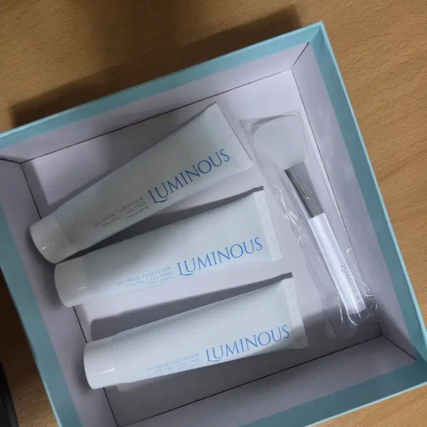 [BUNJANG] Luminous Cosmetics Set with Brush / 루미너스 화장품 세트 + 브러쉬