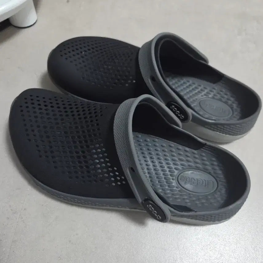 [BUNJANG] Crocs Literide Clog Black J6 (US 7/8) / 크록스 라이트라이드 클로그 블랙 J6 (250)