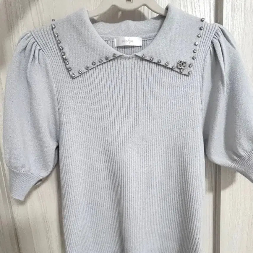 [BUNJANG] Evelyn Initial Bijou Puff Sleeve Collar Knit Light Blue / 스나계 evelyn 에블린 이니셜 비쥬 카라니트
