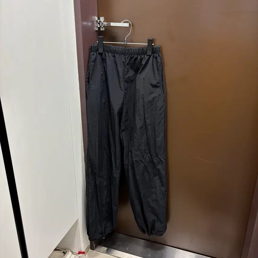 [BUNJANG] Black Crinkled Training Jogger Pants / 블랙 바스락 팬츠
