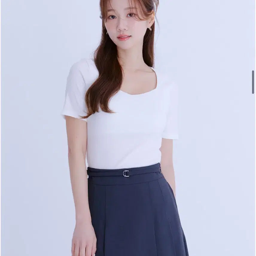 [BUNJANG] Roem Heart Neck Ribbed T-Shirt / 로엠 하트넥 골지 티셔츠
