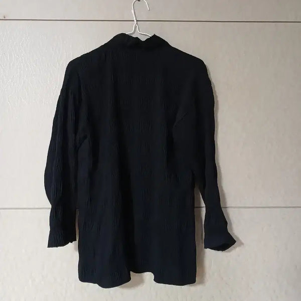 [BUNJANG] Black Embossed Shirt / 블랙 엠보싱 셔츠