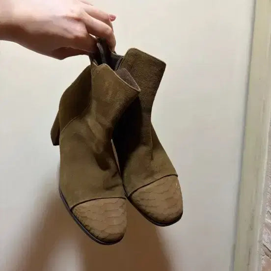 [BUNJANG] Suede Ankle Boots Python Detail Khaki / 스웨이드 앵클 부츠 카키색 뱀피 디테일