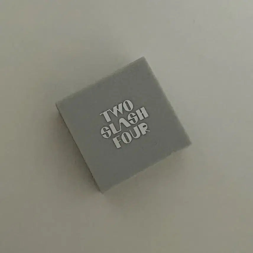 [BUNJANG] Two Slash Four Erasing Face Cube / 투슬래시포 이레이징 페이스 큐브