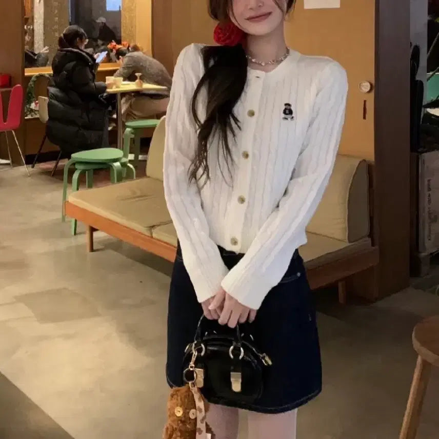 [BUNJANG] Bear Embroidery Cable Knit Cardigan / 곰돌이 자수 꽈배기 니트 가디건