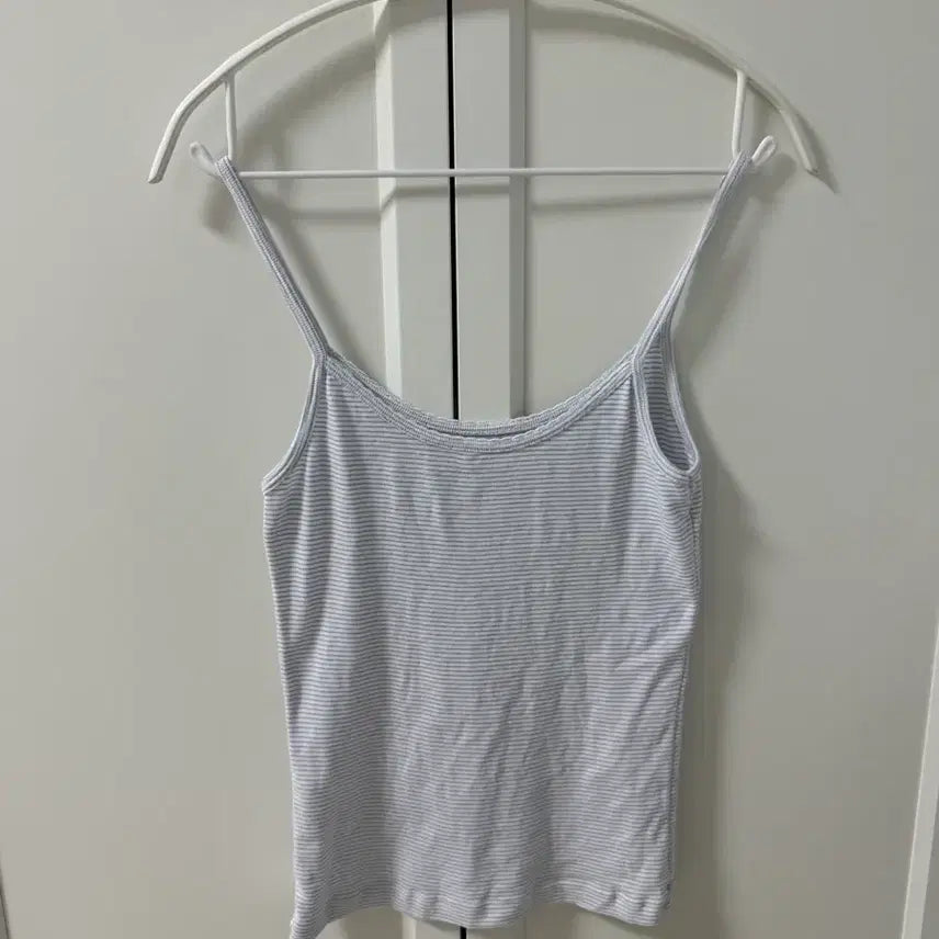 [BUNJANG] Brandy Melville Striped Tank Top / 브랜디멜빌 스트라이프 나시 슬리브리스