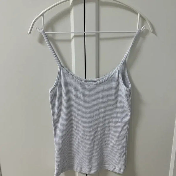 [BUNJANG] Brandy Melville Striped Tank Top / 브랜디멜빌 스트라이프 나시 슬리브리스