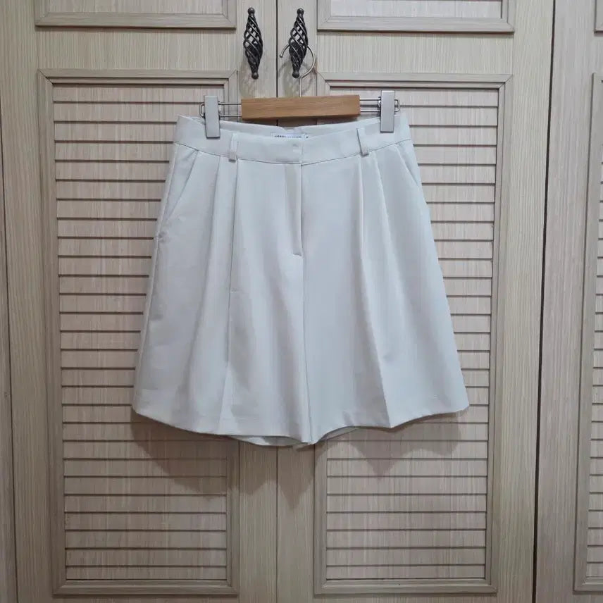[BUNJANG] Merry Around Pintuck Shorts / MERRY AROUND핀턱 바지