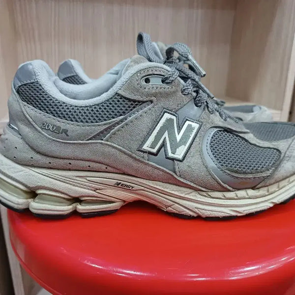 [BUNJANG] New Balance 2002R Grey US 8.5 / 뉴발란스 2002R 그레이 265