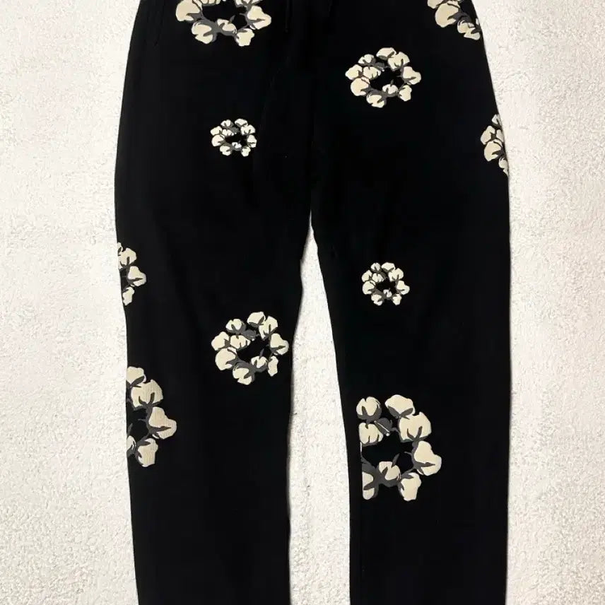 [BUNJANG] Denim Tears x CPFM Riss Sweatpants Black / 데님 티어스 x CPFM 리쓰 스웨트팬츠 블랙