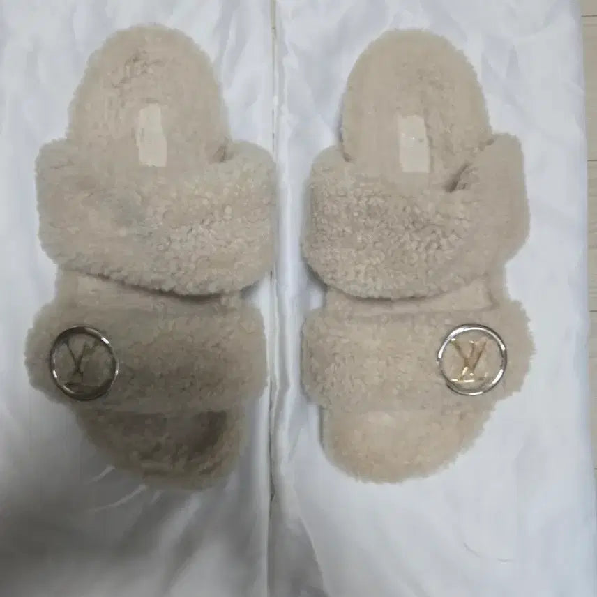 [BUNJANG] Louis Vuitton Shearling Mules Beige Size 36 / 루이비통 양털 뮬 베이지 36